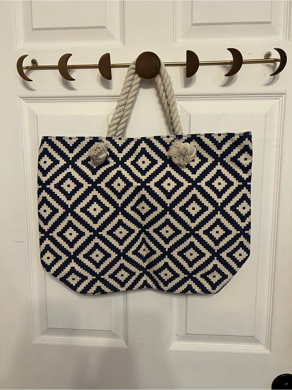 Navy and Cream Diamond-Pattern Rope-Handle Tote - Picture 2 of 3